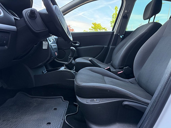 Renault Clio 12 of 22