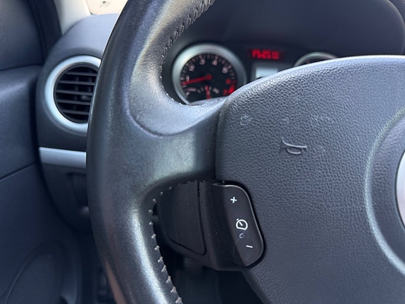 Renault Clio 21 of 22