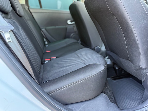 Renault Clio 17 of 22