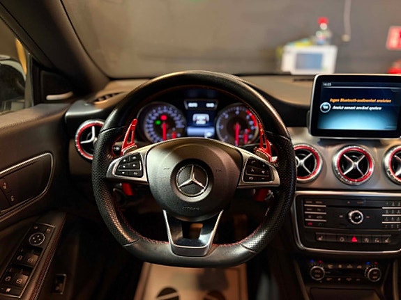 Mercedes-Benz CLA200 9 of 15