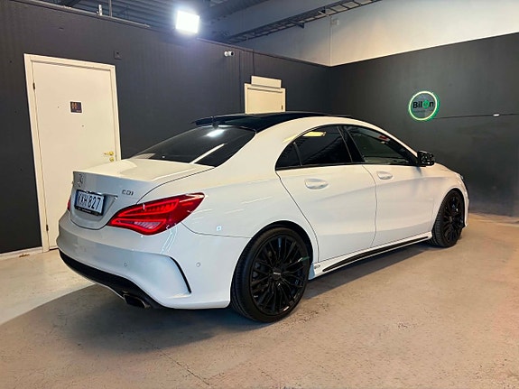 Mercedes-Benz CLA200 3 of 5