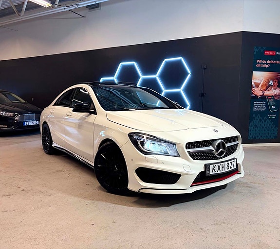 Mercedes-Benz CLA200 2 of 5
