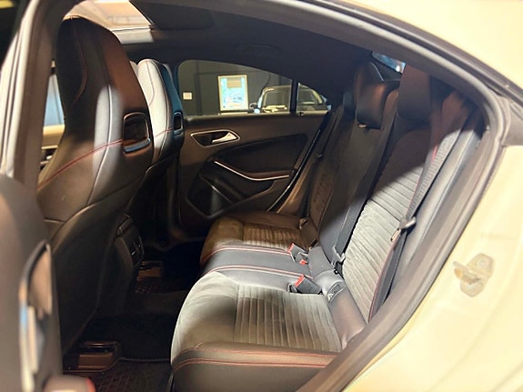 Mercedes-Benz CLA200 13 of 15