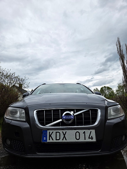 Volvo V70 3 of 5