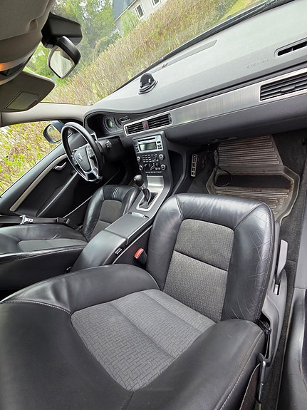 Volvo V70 7 of 10
