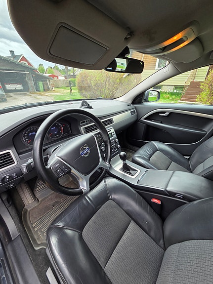 Volvo V70 8 of 10