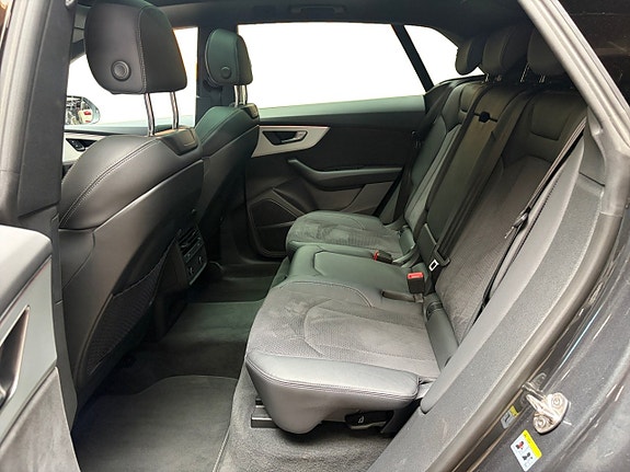 Audi Q8 12 of 17
