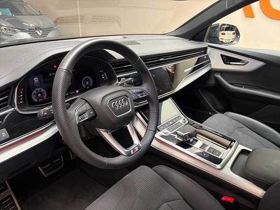 Audi Q8 11 of 17