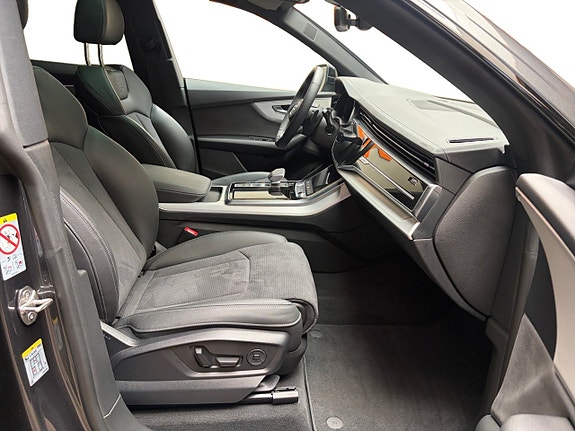 Audi Q8 13 of 17