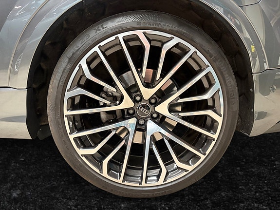 Audi Q8 17 of 17