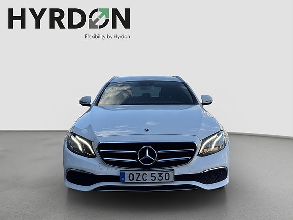 Mercedes-Benz E200 2 of 5