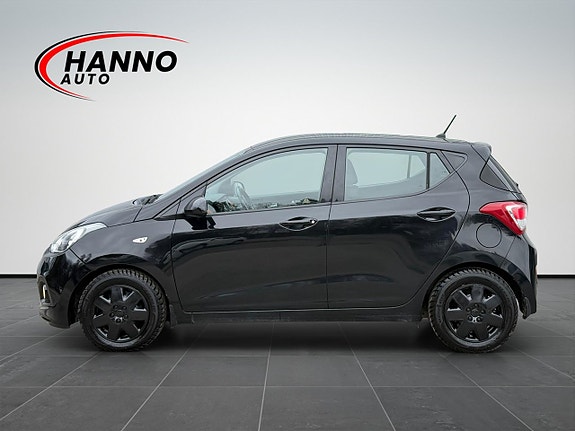 Hyundai i10 2 of 5