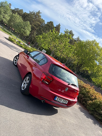 BMW 118d 4 of 5