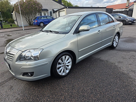 Brugt Toyota Avensis 2.4