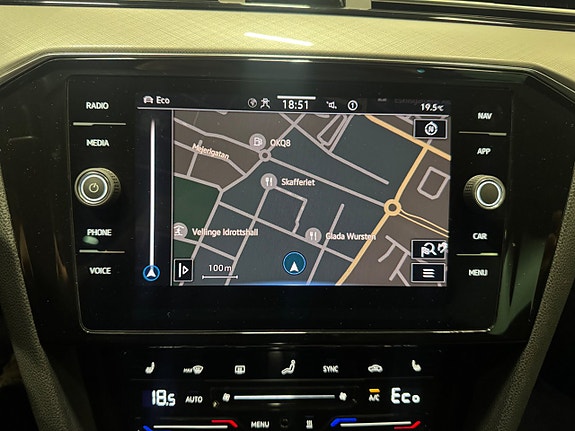Volkswagen Passat 9 of 11