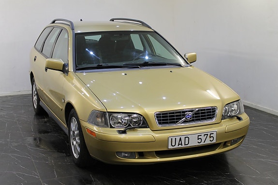 Volvo V40 2 of 5