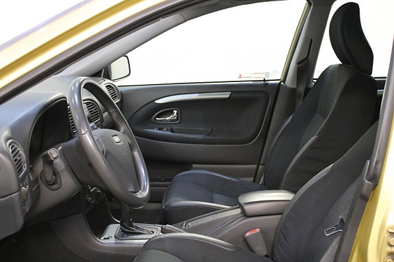Volvo V40 9 of 11