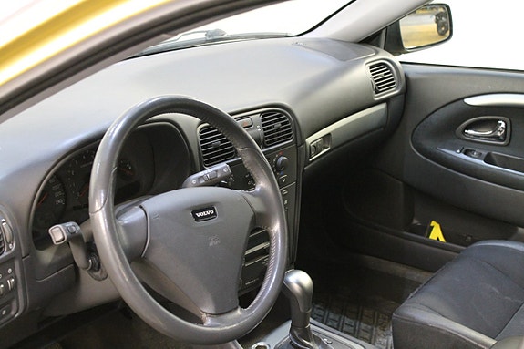 Volvo V40 8 of 11