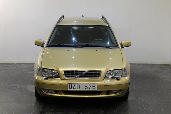 Volvo V40 3 of 5