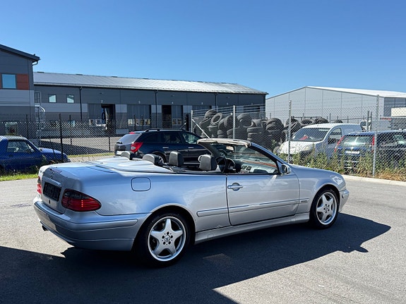 Mercedes-Benz CLK200 2 of 5