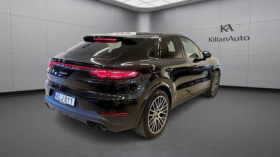 Porsche Cayenne 4 of 5