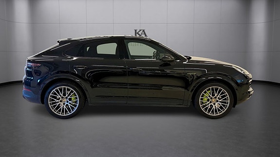 Porsche Cayenne 3 of 5