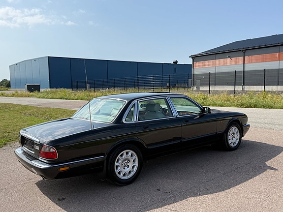 Jaguar XJ 4 of 8