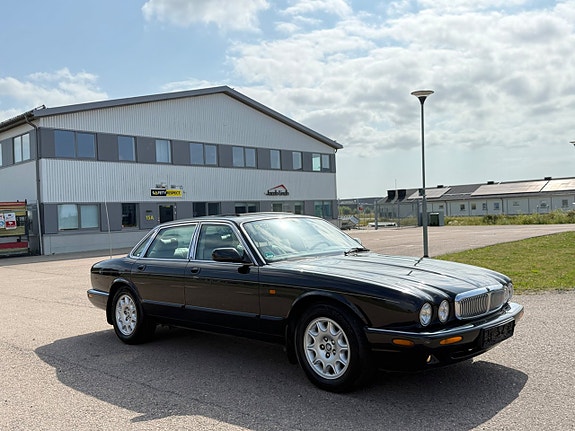Jaguar XJ 6 of 8