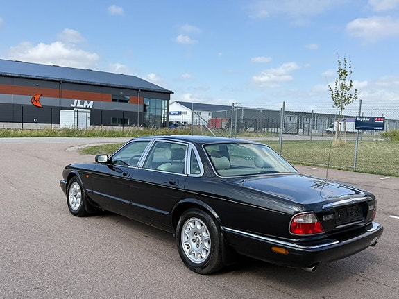 Jaguar XJ 3 of 8
