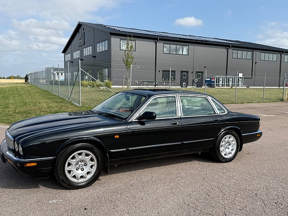 Jaguar XJ 8 of 8