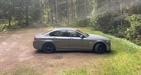 BMW 520d 2 of 3