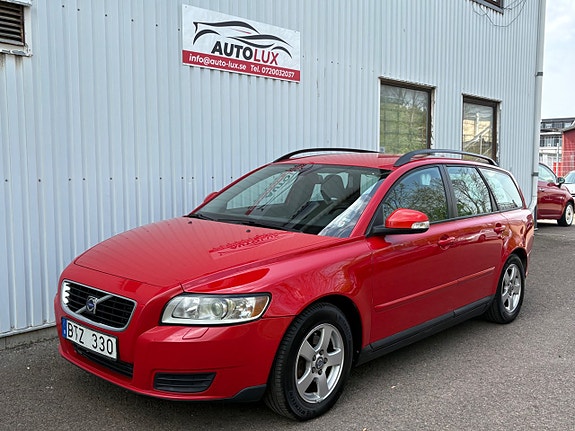 Volvo V50 2 of 15
