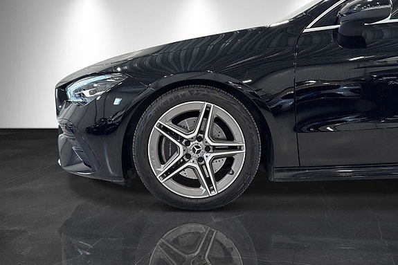 Mercedes-Benz CLA200 4 of 5