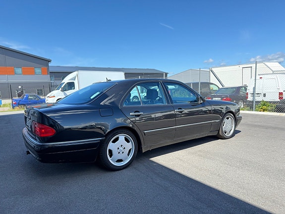 Mercedes-Benz E43 4 of 5