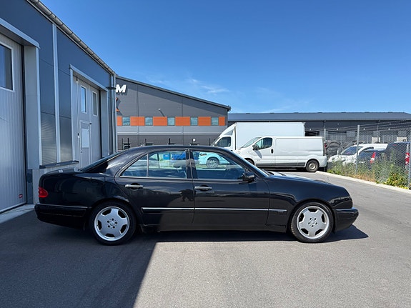 Mercedes-Benz E43 3 of 5