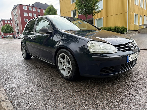 Volkswagen Golf V 2 of 5