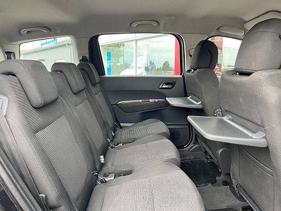 Peugeot 5008 10 of 13
