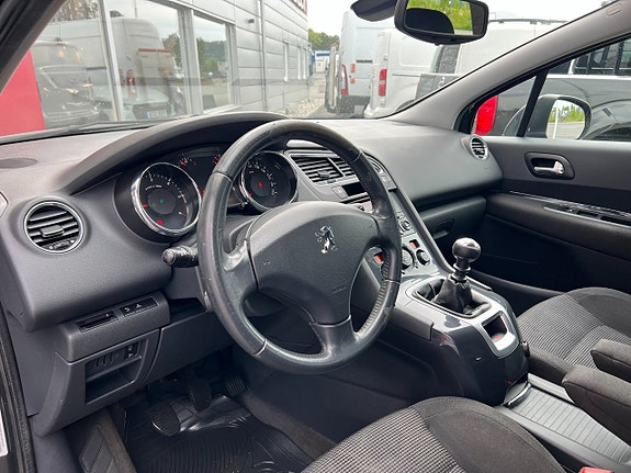 Peugeot 5008 9 of 13