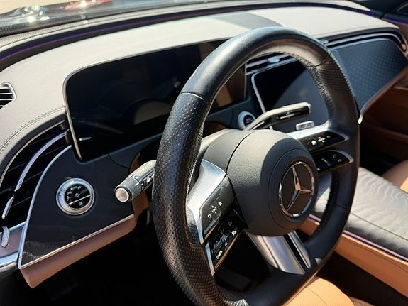 Mercedes-Benz E300 e 11 of 15