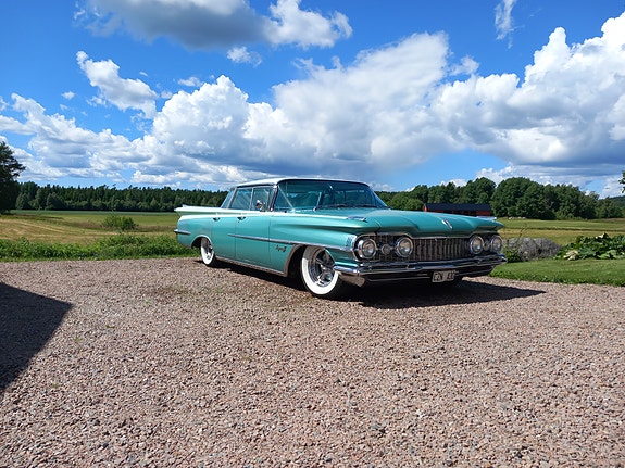 Oldsmobile 88 2 of 5