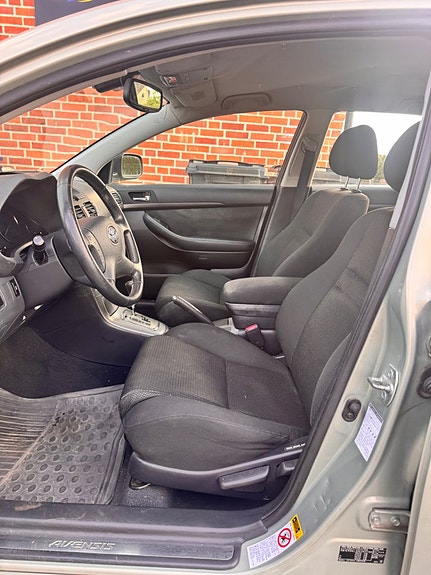 Toyota Avensis 10 of 11