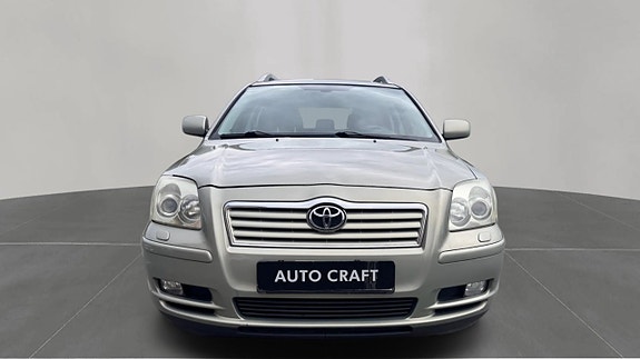 Toyota Avensis 2 of 5