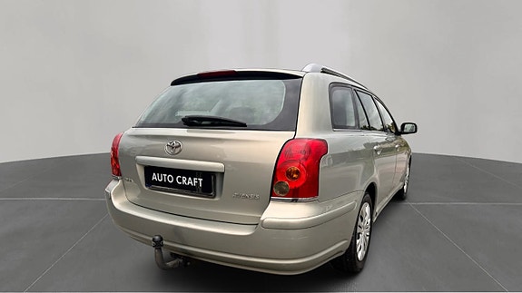 Toyota Avensis 5 of 5