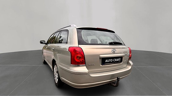 Toyota Avensis 7 of 11