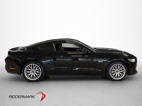 Ford Mustang 4 of 5
