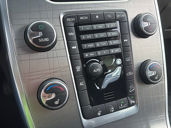 Volvo XC70 16 of 30