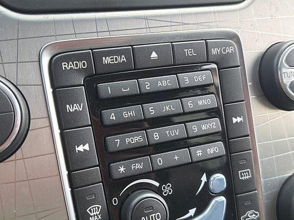 Volvo XC70 18 of 30