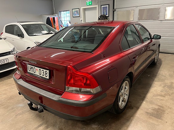 Volvo S60 2 of 5