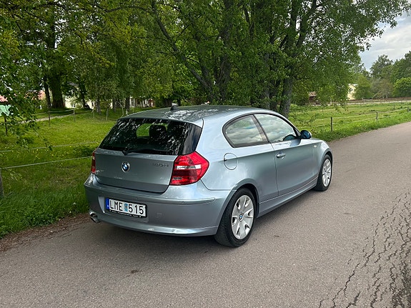 BMW 120d 2 of 5