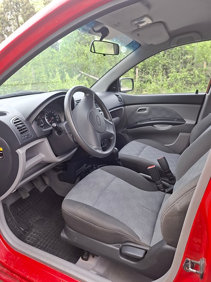 Kia Picanto 6 of 15